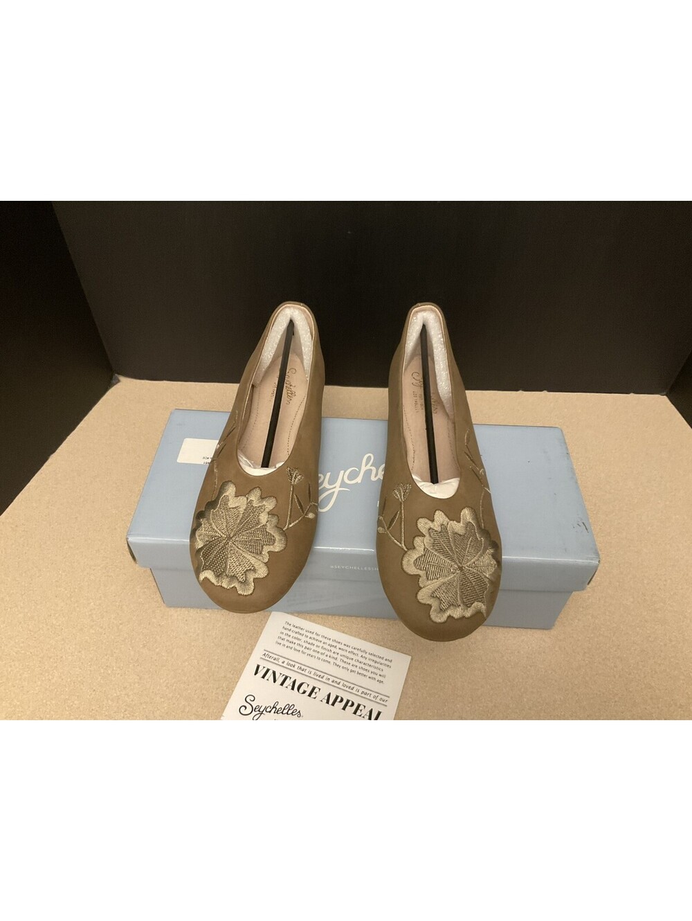 New! Womens Seychelles Campfire Taupe Leather Flats. Size 7.5. Nice Shoes!